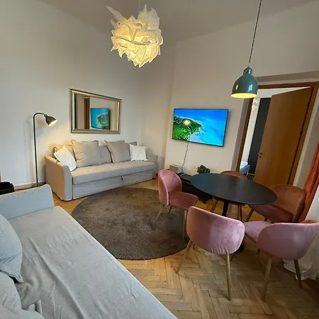 Tyzen39&38 Luxury Apartment *