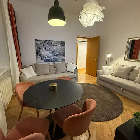 Tyzen39&38 Luxury Apartment *