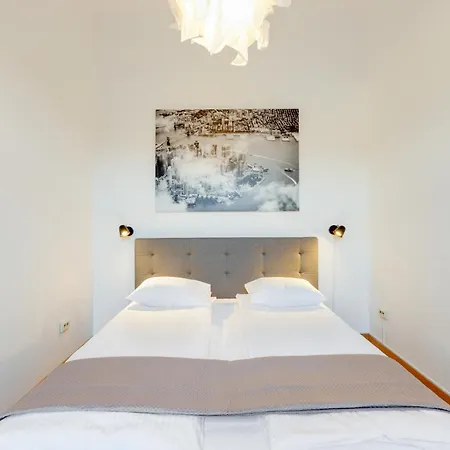 Tyzen39&38 Luxury Apartment *