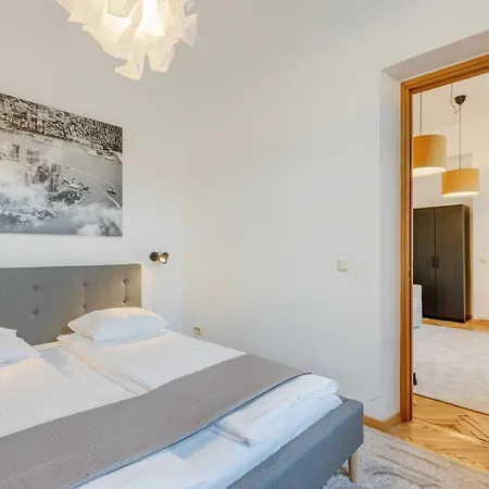 Tyzen39&38 Luxury Apartment