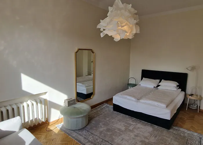 Tyzen39&38 Luxury Апартаменты *