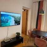 Tyzen39&38 Luxury Apartment *